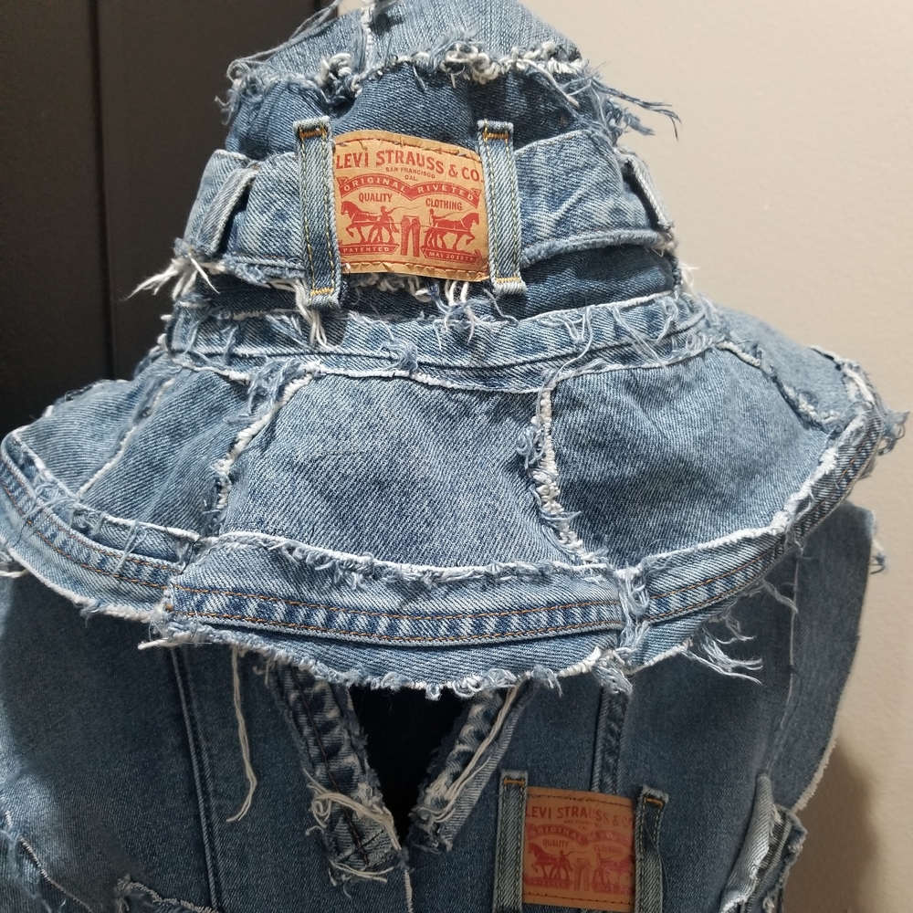 Levi's Light Blue Distressed Denim Vest with Matching Bucket Hat - Picture 2 of 6